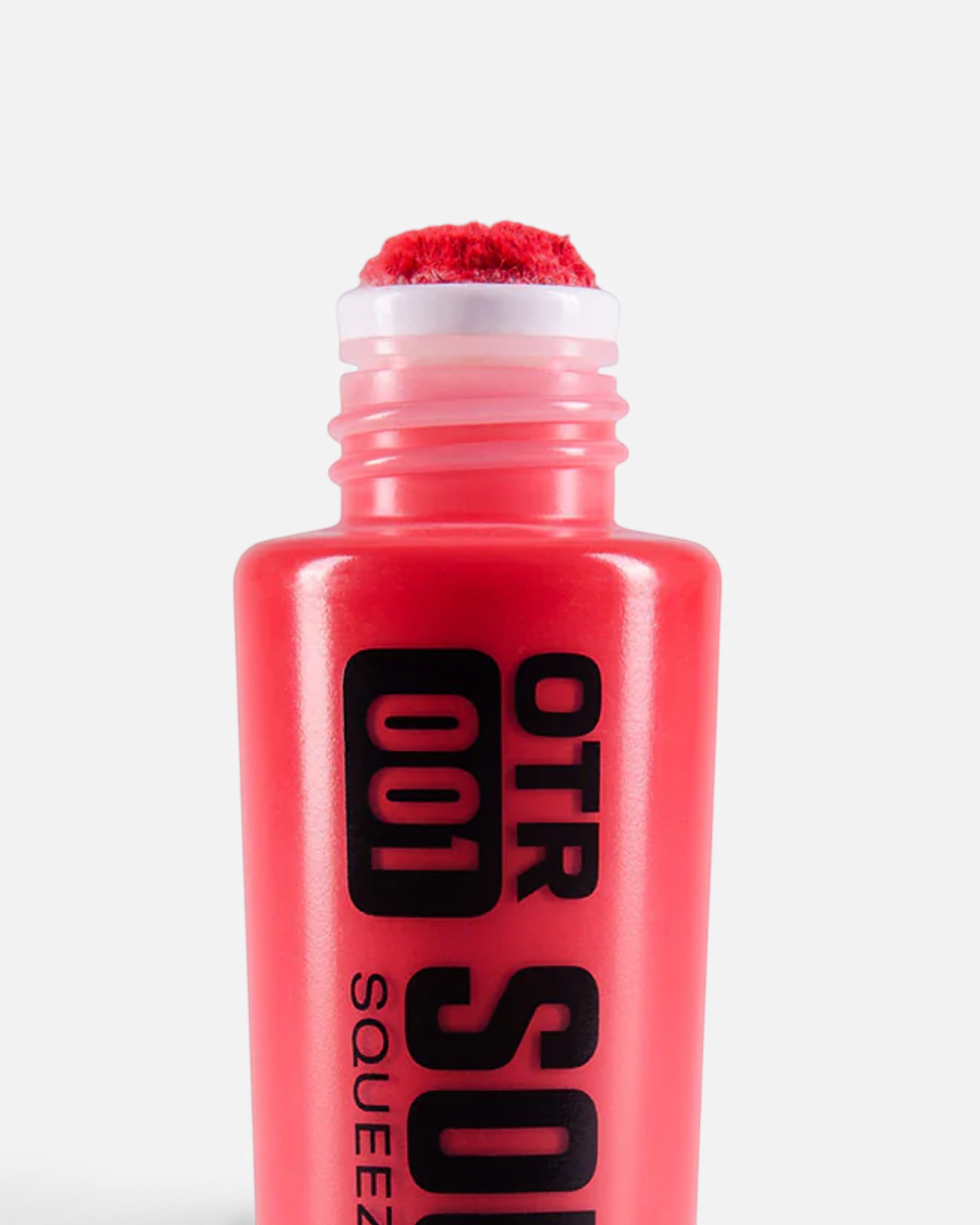 Astrofat OTR.001 Soultip Squeeze Marker in red with a 22mm round tip and black cap. Ideal for graffiti art.